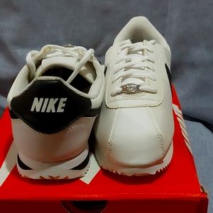 Woman  nike sneakers